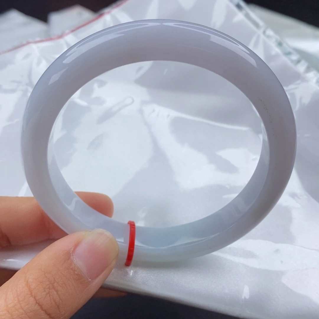 翡翠手镯未镶嵌60圈