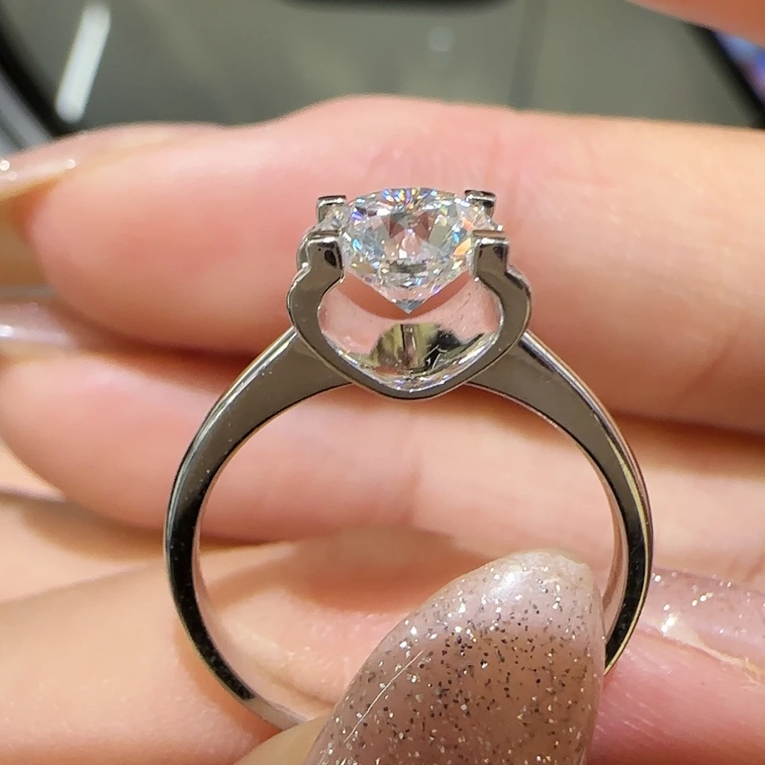 实验室培育钻石18K金镶嵌专拍丽丽1卡牛头