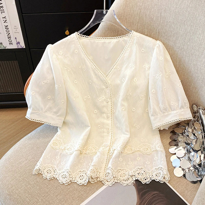 法式v领短袖蕾丝衬衫女夏季2025新款小个子韩版刺绣减龄小衫上衣