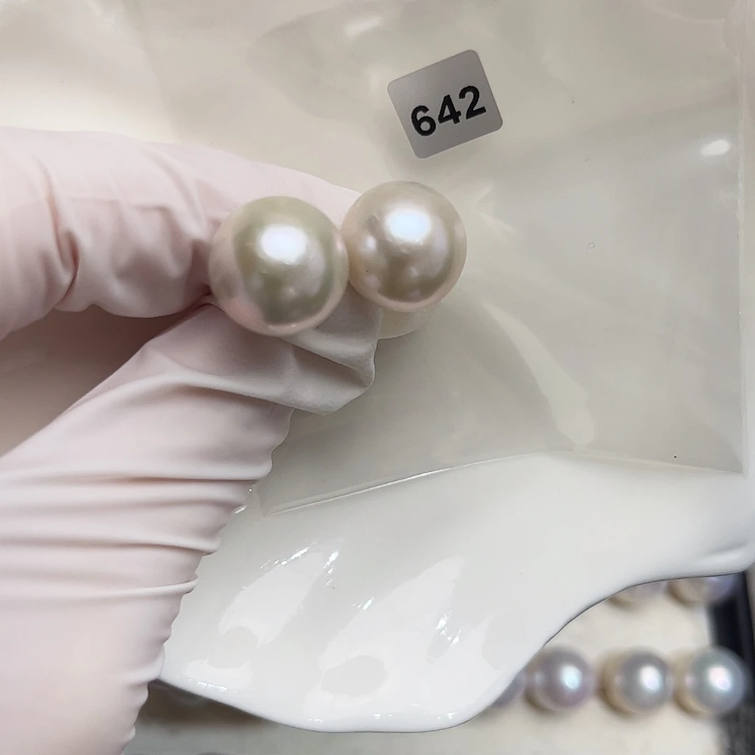 y****淡水珍珠银S925镶嵌耳饰