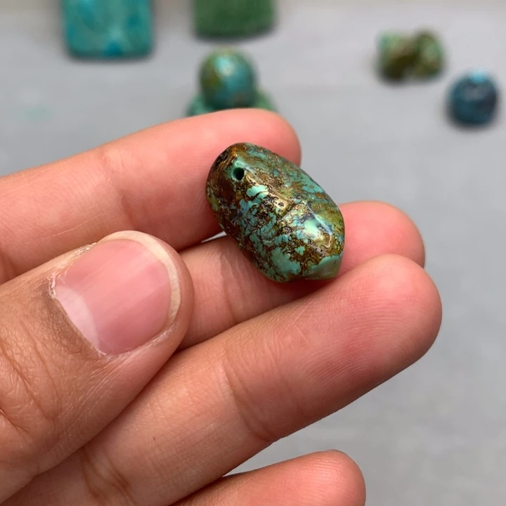 绿松石颈饰未镶嵌