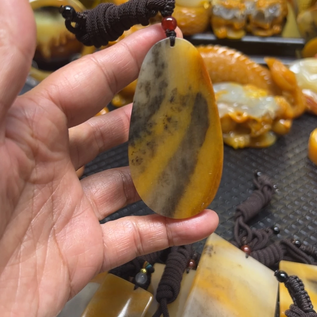 石英质玉未镶嵌颈饰