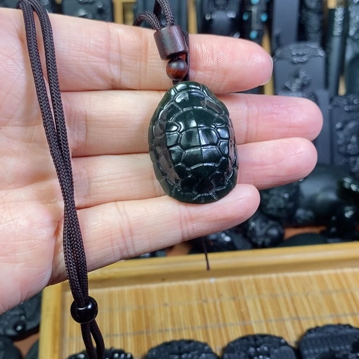 颈饰未镶嵌和田玉（青玉）
