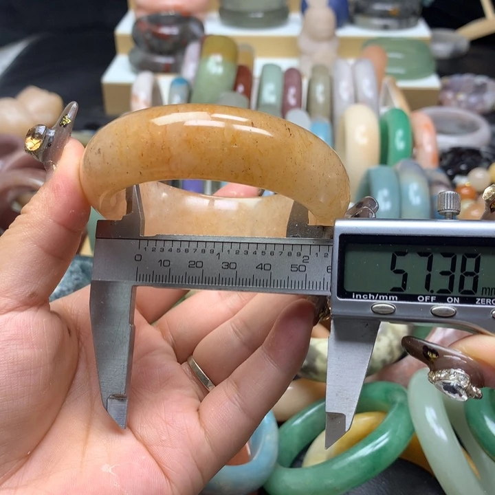 未镶嵌手镯石英质玉