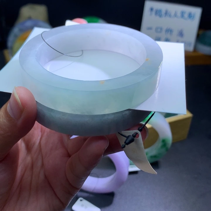 定制翡翠未镶嵌翡翠手镯