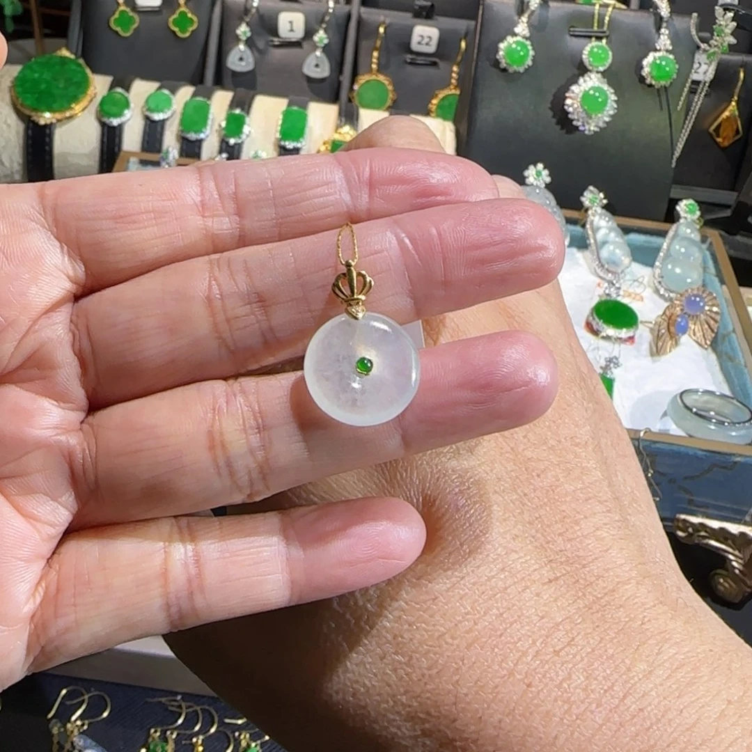 翡翠18K金镶嵌颈饰吊坠