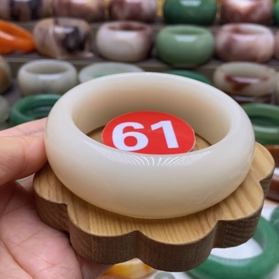 未镶嵌手镯石英质玉