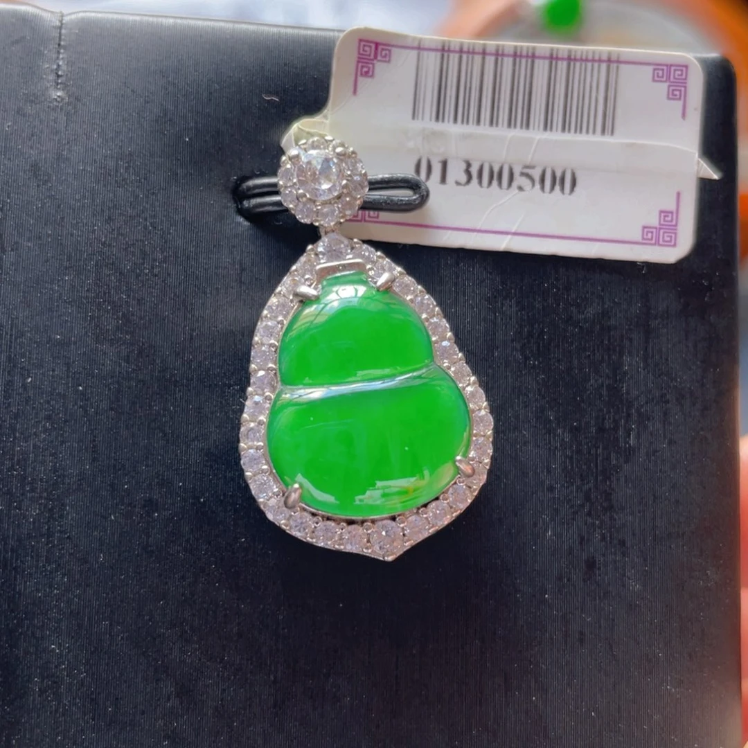 翡翠未镶嵌颈饰吊坠