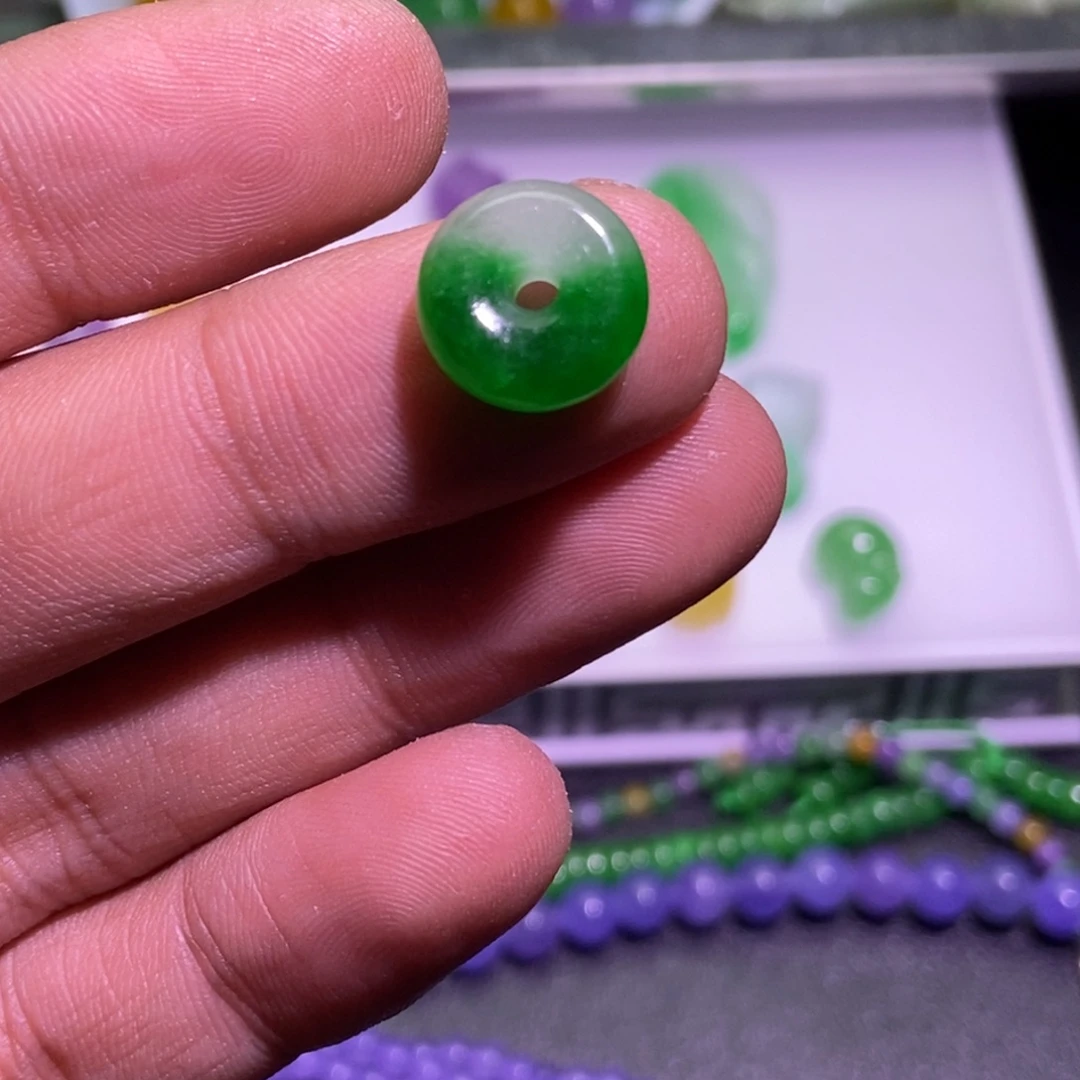 翡翠未镶嵌颈饰吊坠