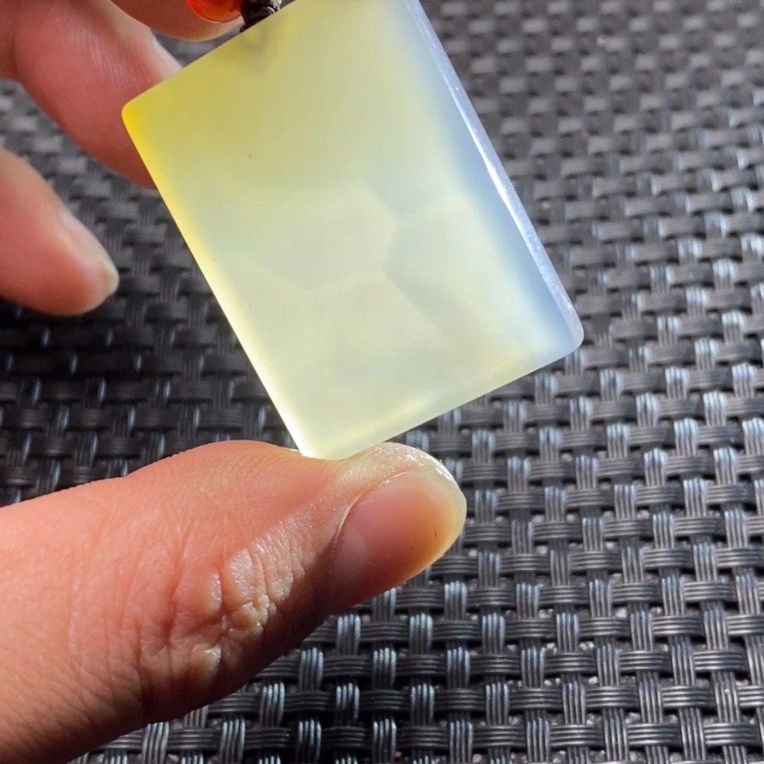 玛瑙/玉髓颈饰未镶嵌山*