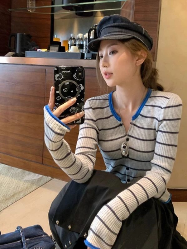 2025秋冬新款韩系小香风撞色条纹针织开衫女穿搭修身短款毛衣上衣