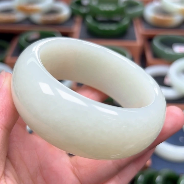 未镶嵌手镯和田玉5556