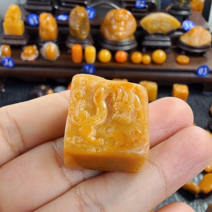 行***茶田黄石田黄石印章