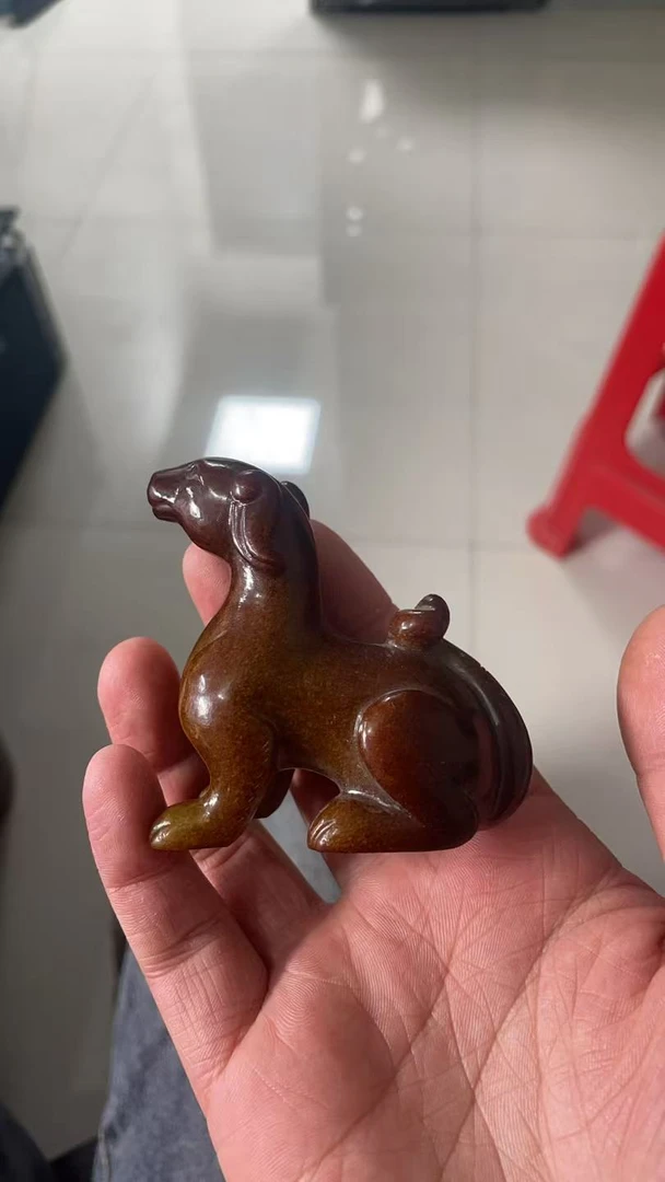 和田玉满沁狗，旺财