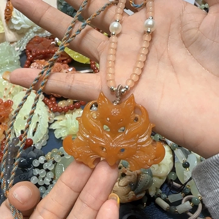 未镶嵌蛇纹石玉吊坠