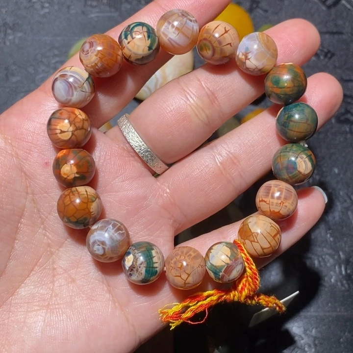 颈饰未镶嵌石英质玉