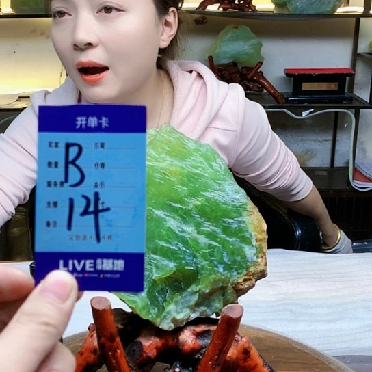【闪购商品】透闪石-蛇纹石玉未镶嵌龙手把鼠*