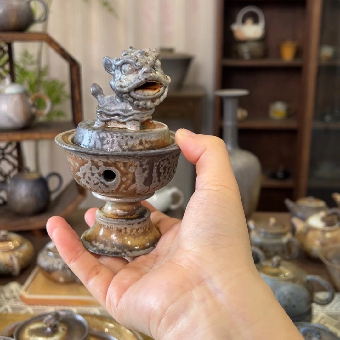 26中白醒狮小香炉