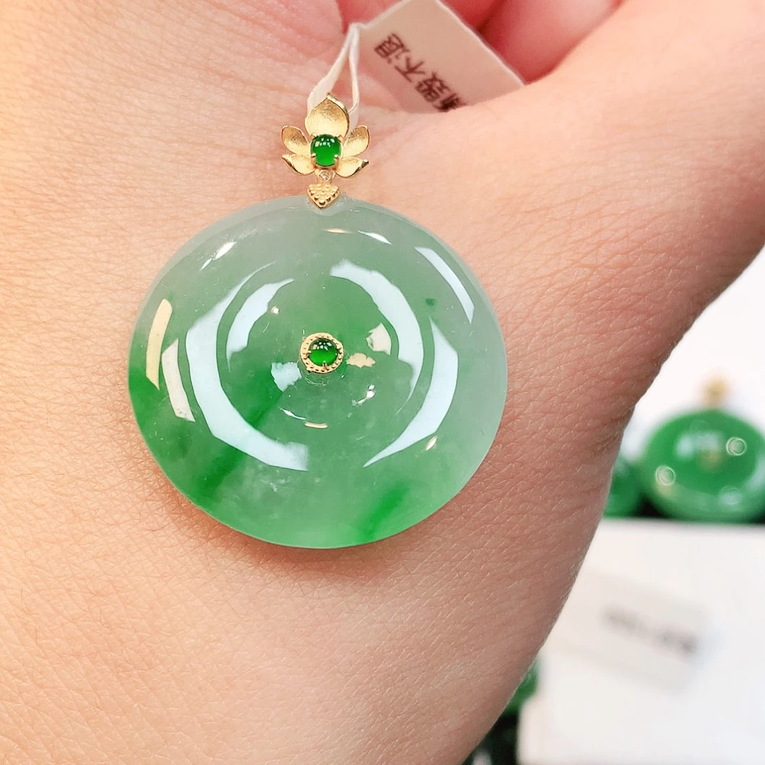 翡翠18K金镶嵌颈饰