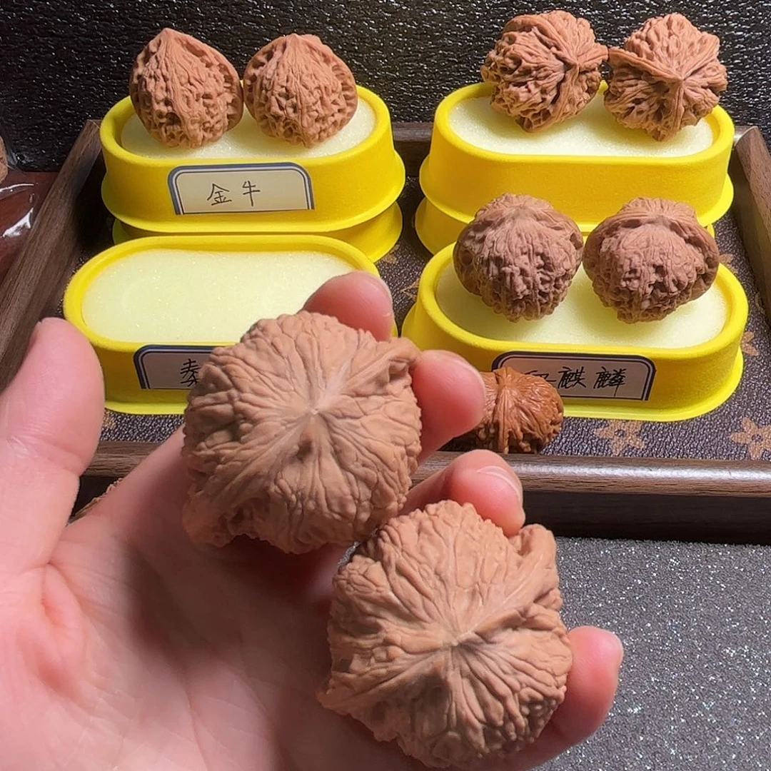 核桃文玩手把件绣球45