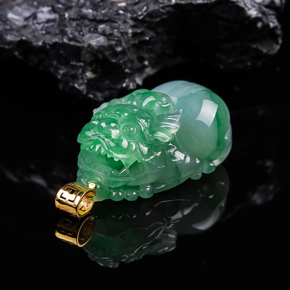 缅甸翡翠手牌冰润飘绿龙牌手绳天然翡翠A货雕刻精雕口含珠