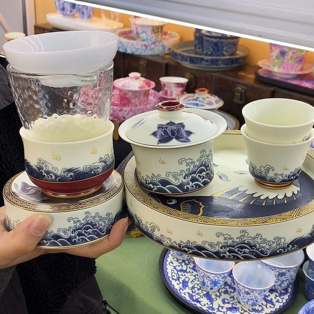 盖碗里的水煮开后放入