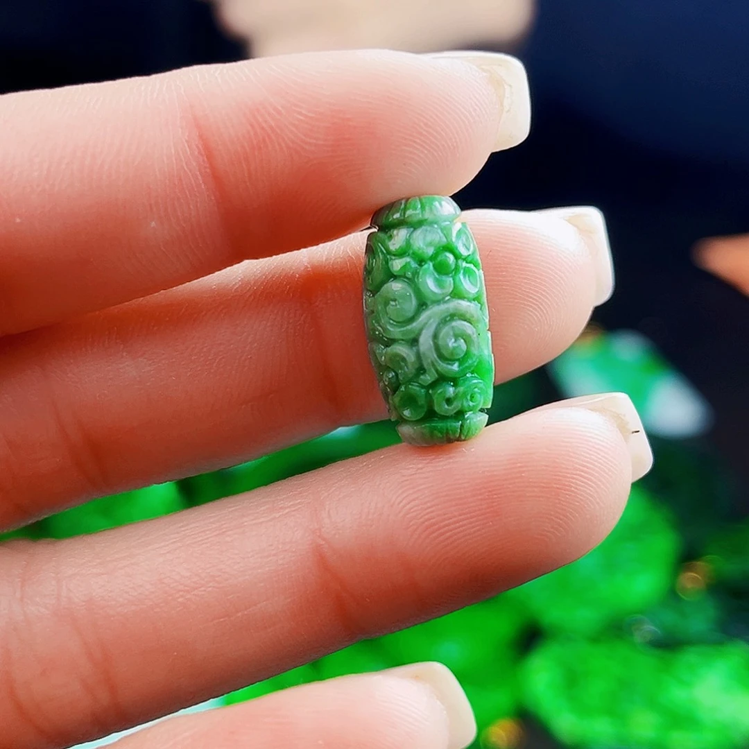 颈饰未镶嵌翡翠多样性