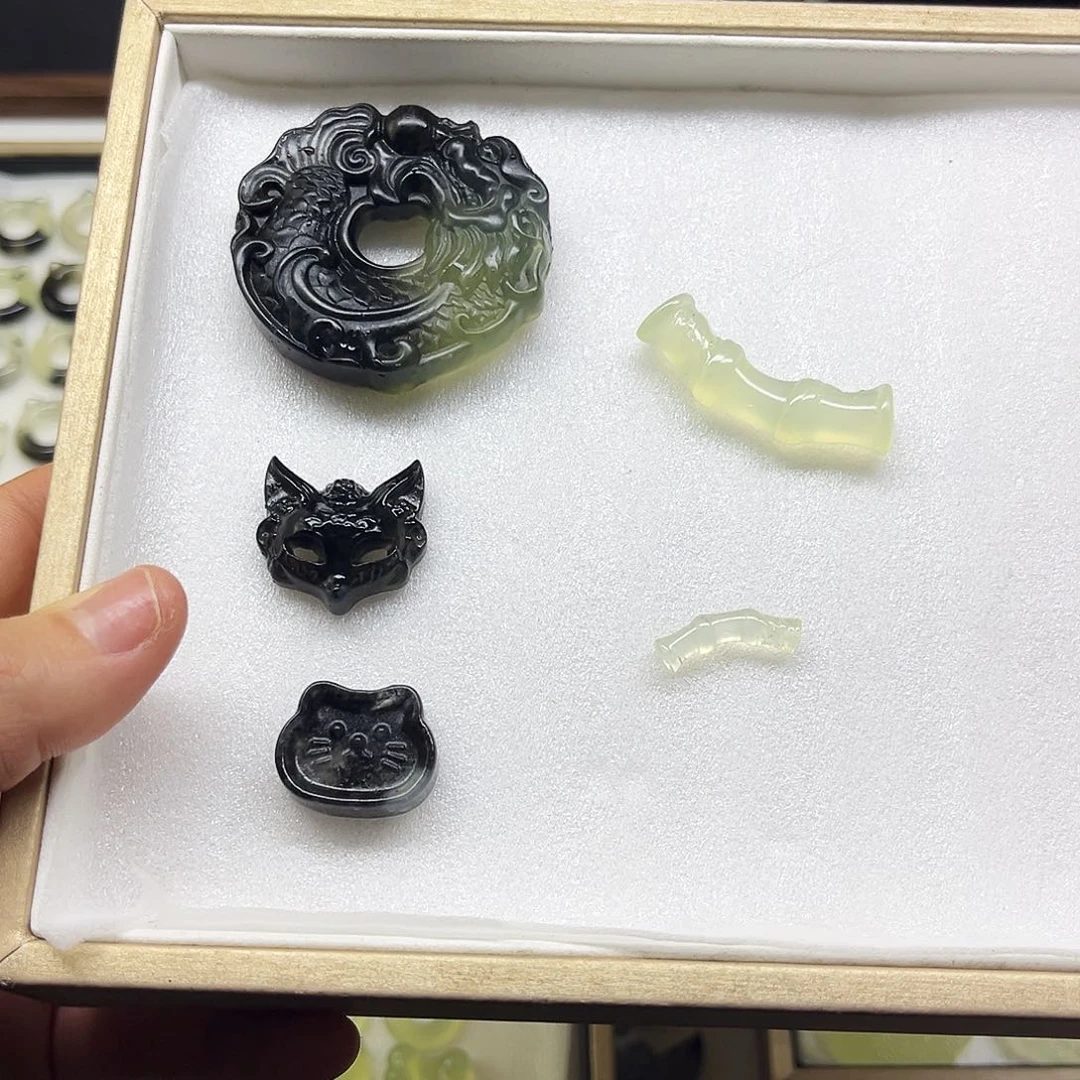 岫玉未镶嵌吊坠(赠链)