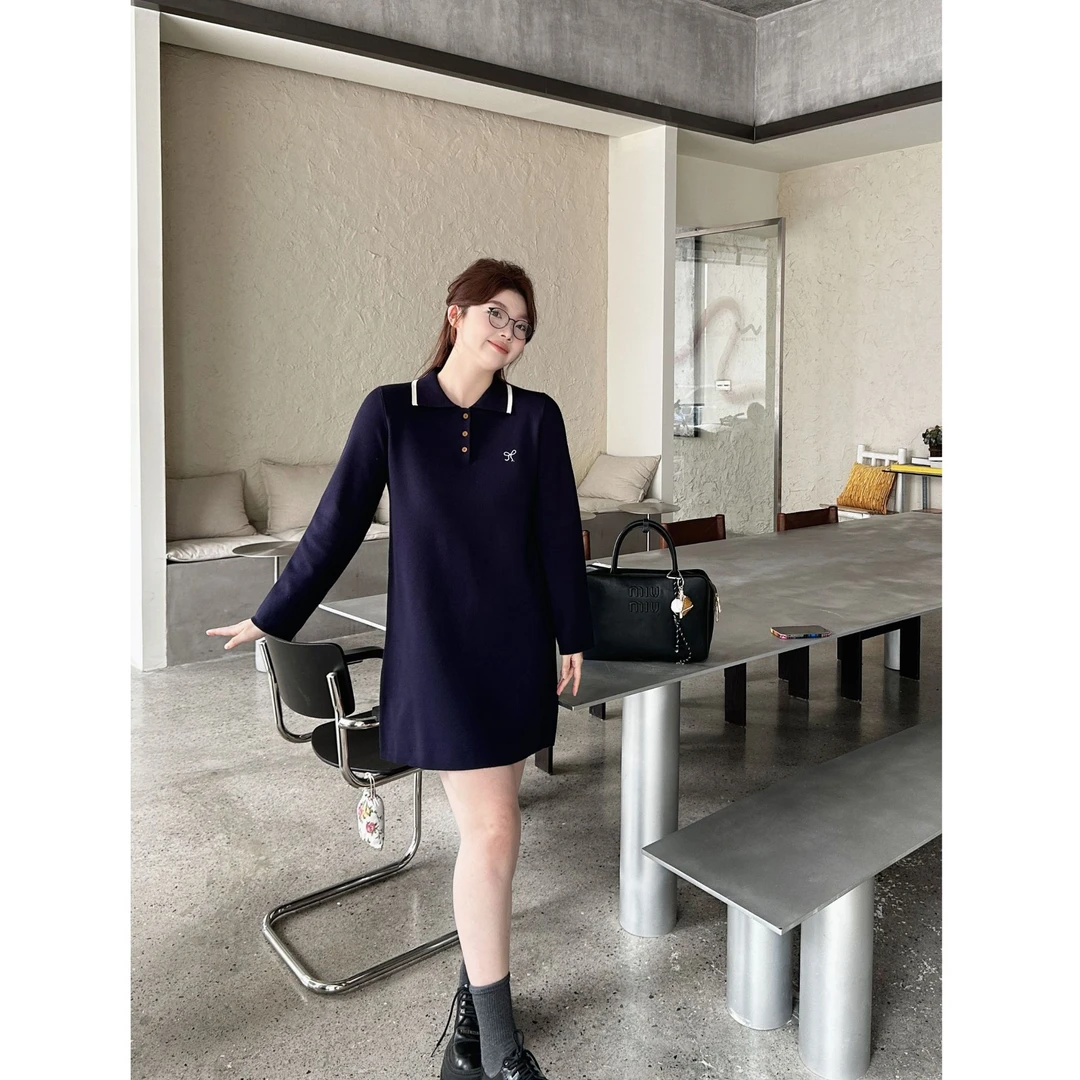 晶咕【牛津校园】减龄撞色包边polo领胸口蝴蝶结刺针织绣连衣裙