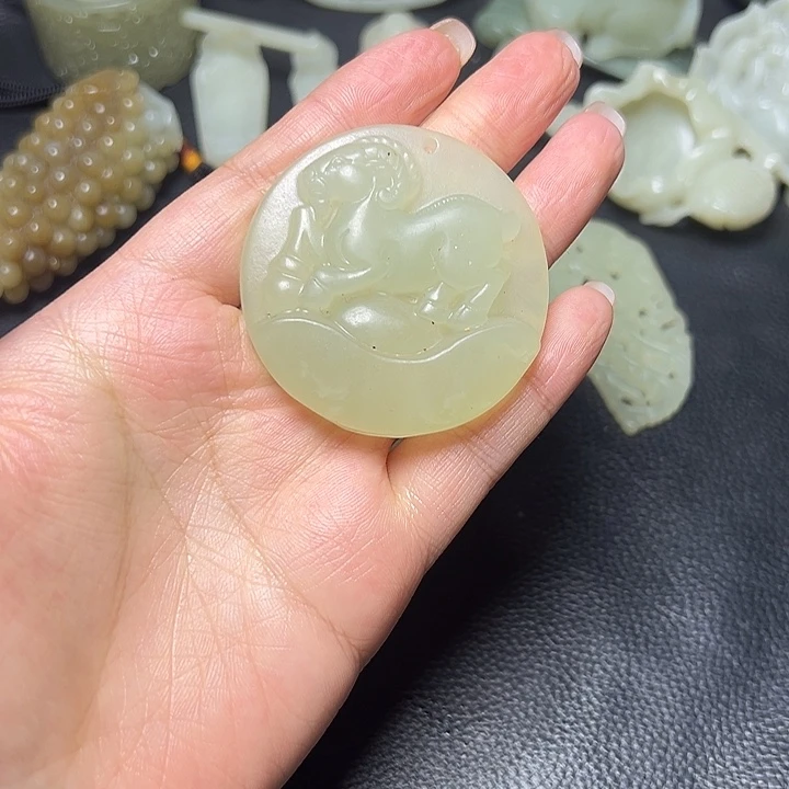 和田玉（糖玉）未镶嵌颈饰