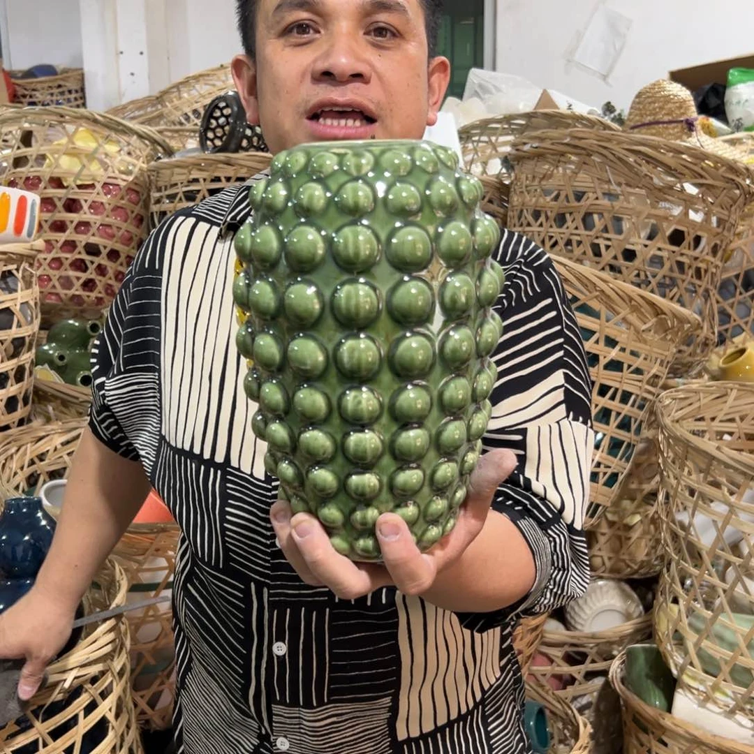 摆件98 号高中低温陶瓷瓶（部分微瑕）
