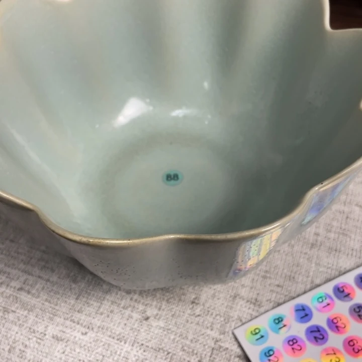 汝州原矿釉汝瓷瑕疵莲花碗