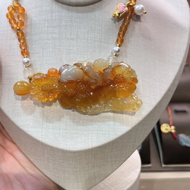 蛇纹石玉颈饰未镶嵌