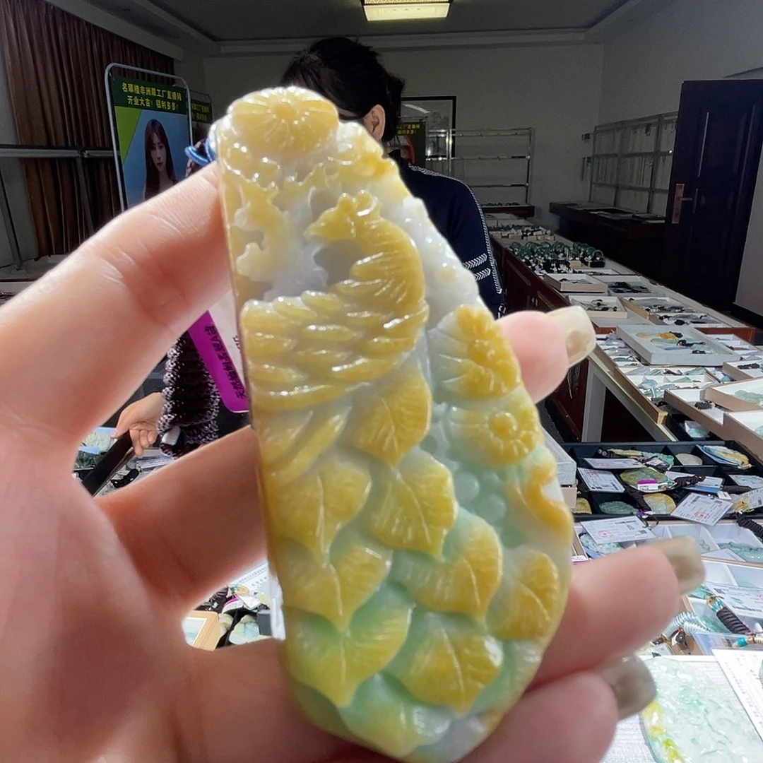 翡翠未镶嵌颈饰一