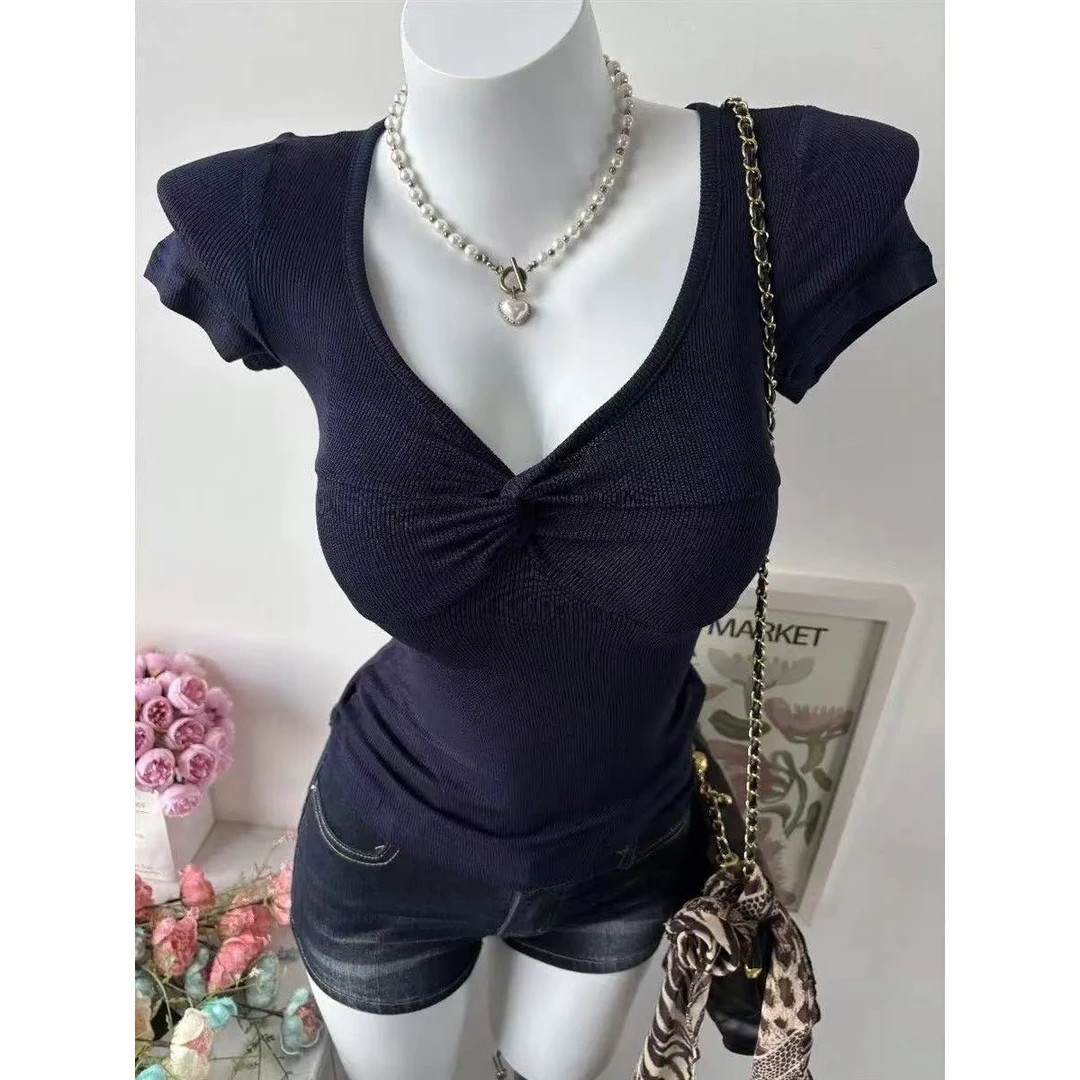 大宝家《奶茶啵啵》纯欲辣妹深V领胸前交叉扭褶紧身力t恤女低胸上衣