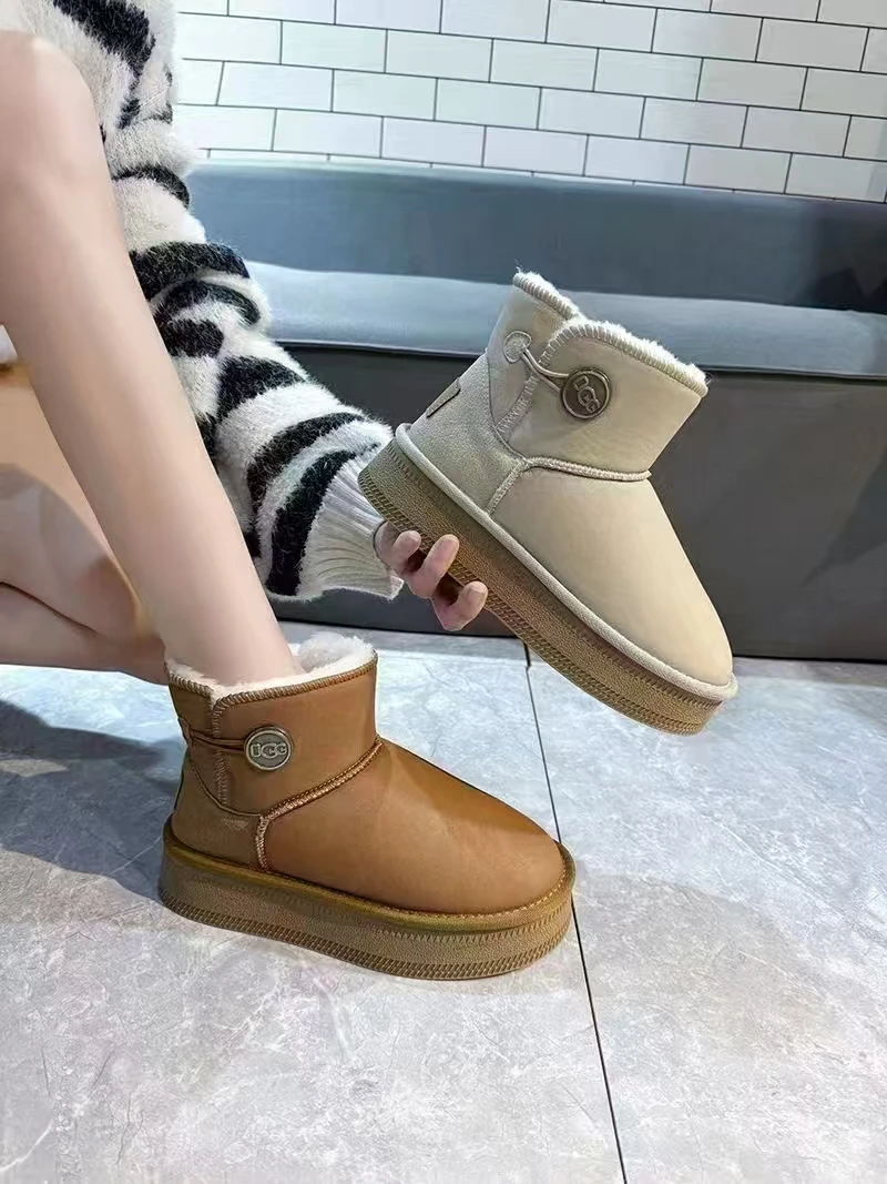 经典时尚 保暖雪地靴少量现货清仓处理！