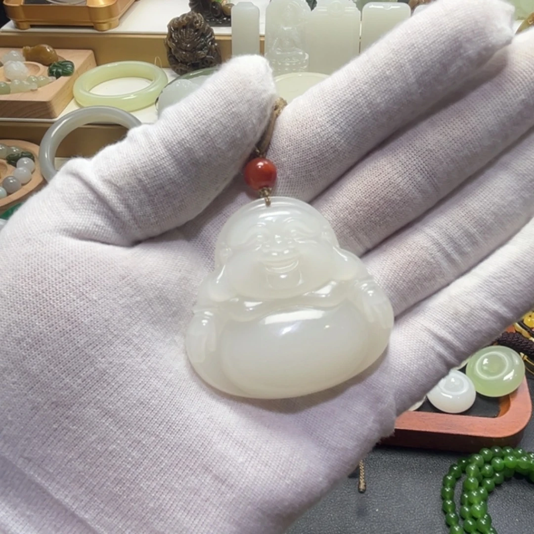 艾***儿颈饰未镶嵌和田玉