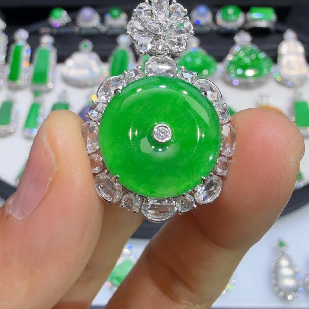 翡翠18K金镶嵌颈饰收到货48小时鉴赏期