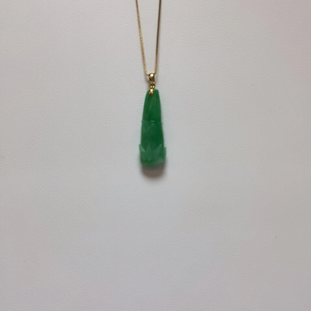 翡翠18K金镶嵌颈饰简单