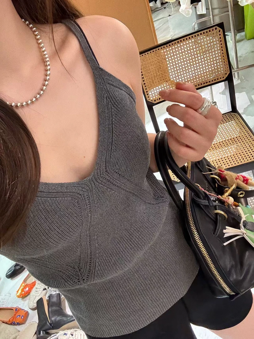 【菱格吊带】镂空菱格V领细肩带针织吊带背心 J24D281
