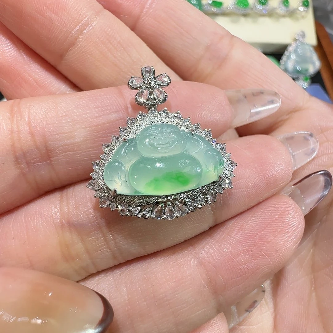 【闪购商品】颈饰18K金镶嵌翡翠