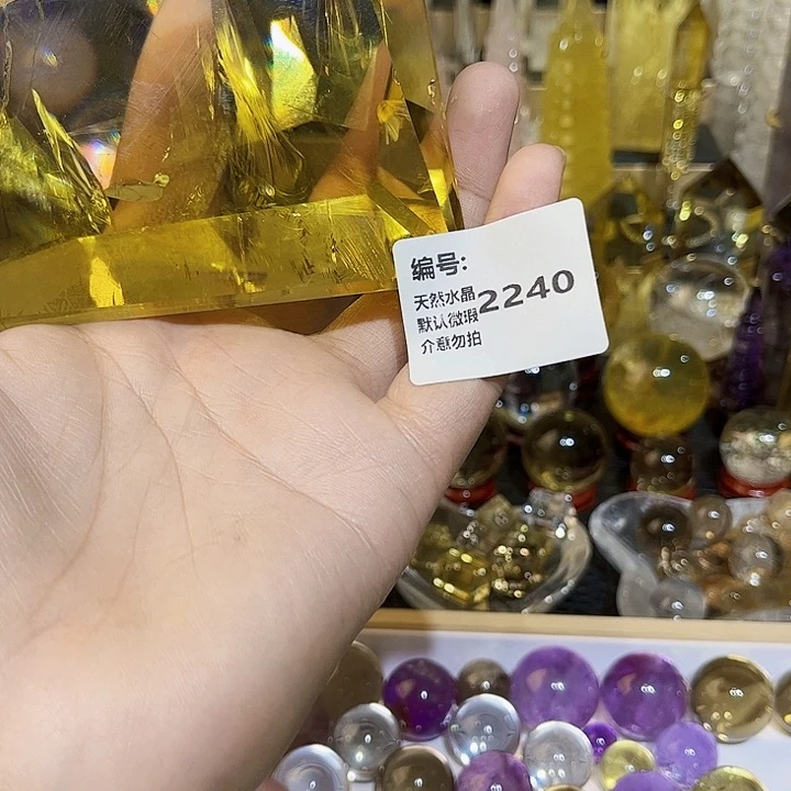 K***哥未镶嵌颈饰水晶随型