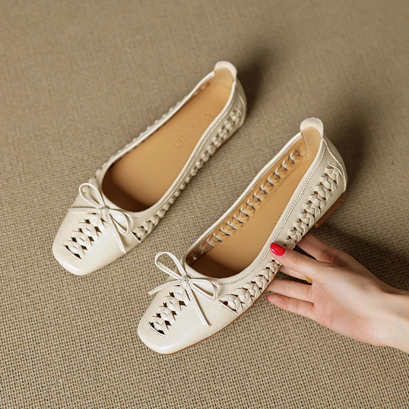单鞋舒适夏季透气软底复古镂空休闲百搭真皮春夏妈妈鞋方头牛筋底