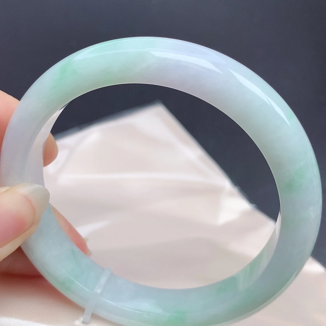 翡翠手镯未镶嵌62.3圈口