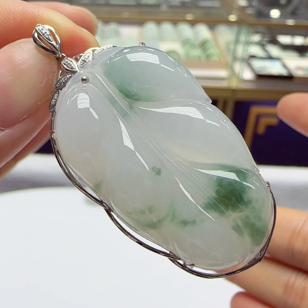 颈饰18K金镶嵌翡翠叶子