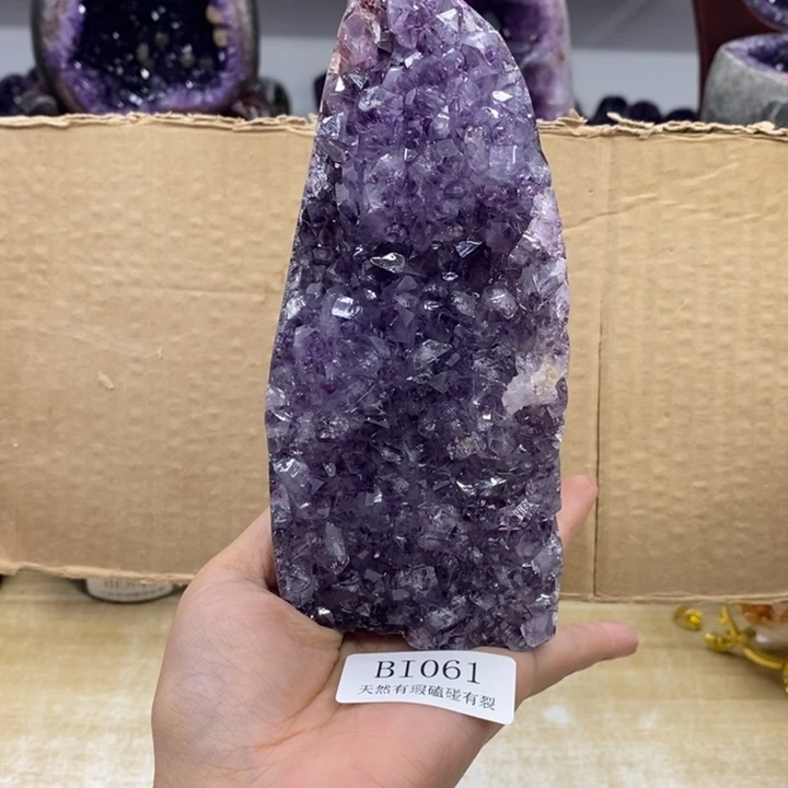 未镶嵌水晶大型摆件（非配饰）