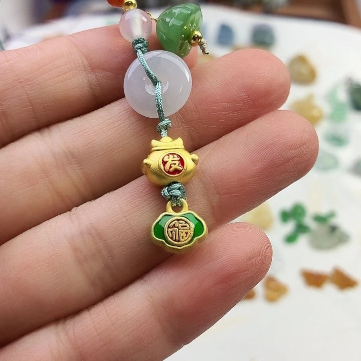 翡翠未镶嵌颈饰福袋绿如意
