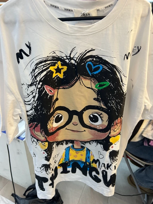 帽之都新款眼镜女孩韵彩休闲短袖