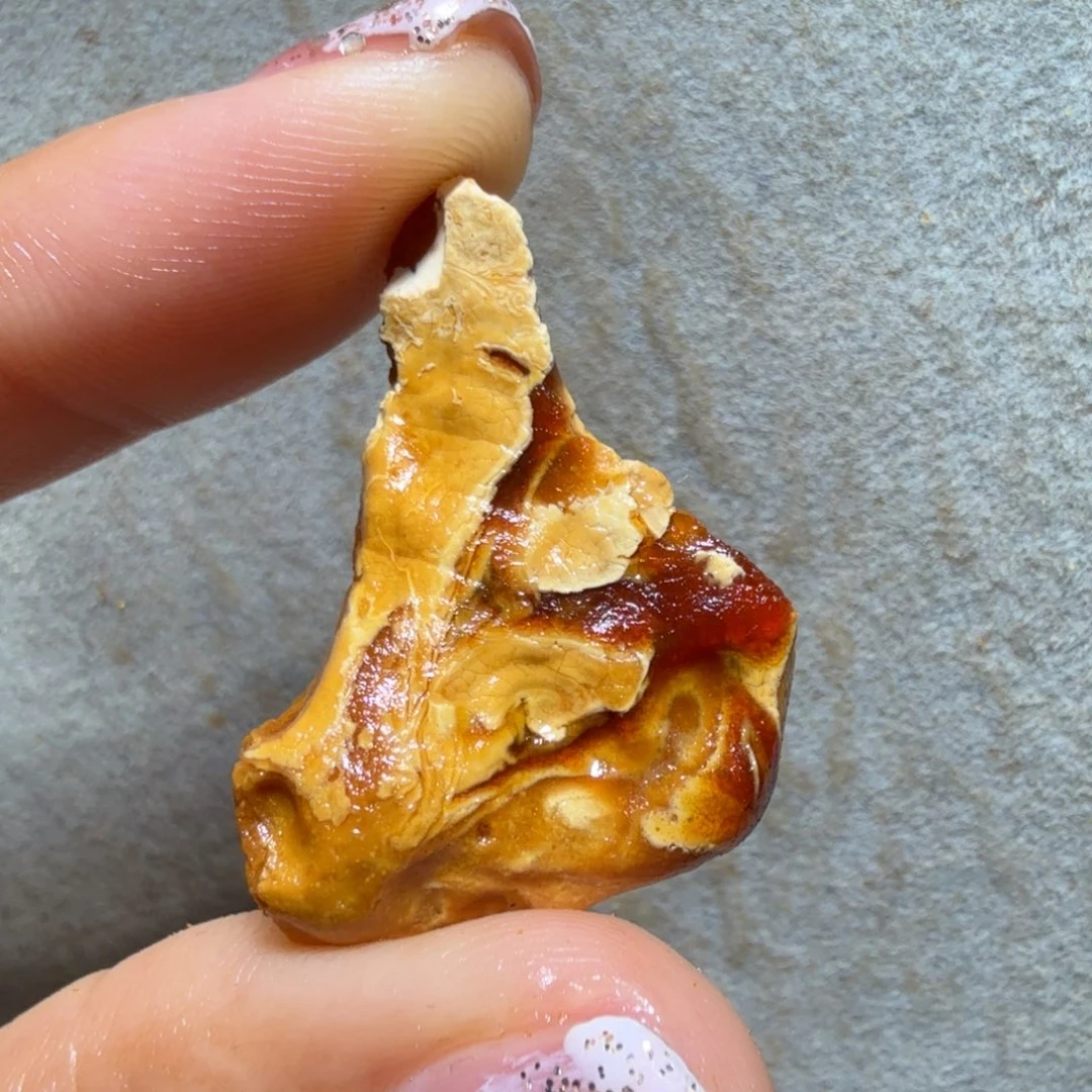 闲***鱼琥珀未镶嵌裸石专拍