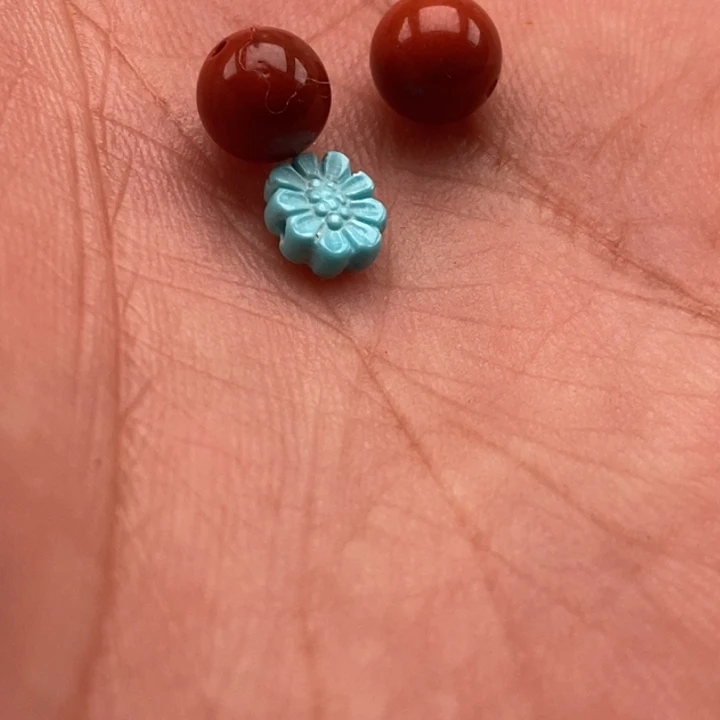 南红玛瑙车挂未镶嵌那**?